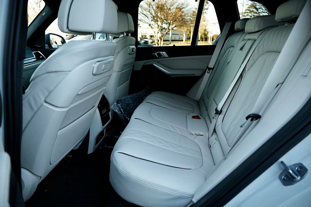New 2026 BMW X5 xDrive50e w/ Executive Package image 26