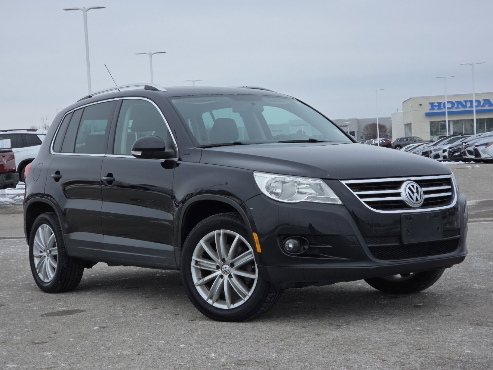 Used 2011 Volkswagen Tiguan S image 2