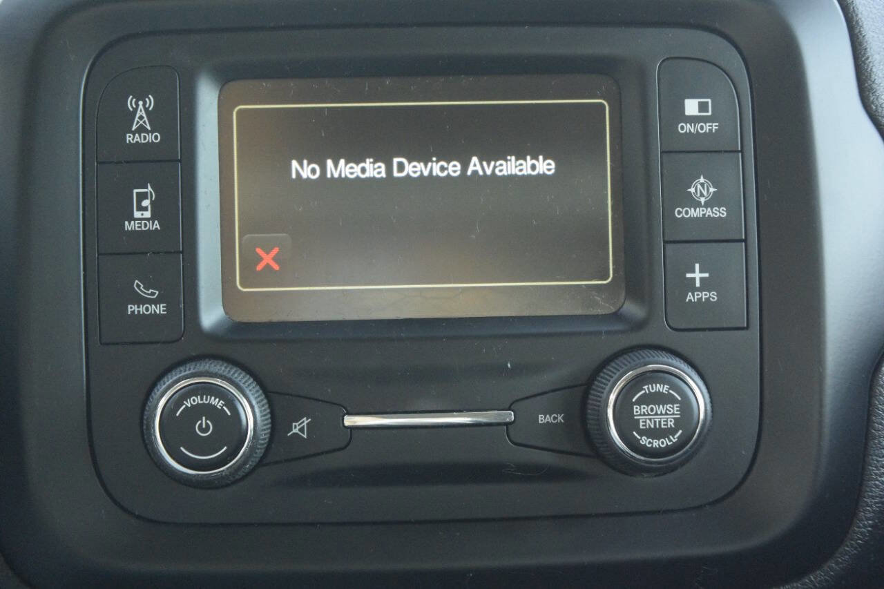 Used 2017 Jeep Renegade Latitude w/ Popular Equipment Group image 18