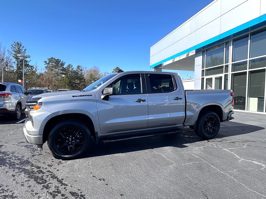 Used 2024 Chevrolet Silverado 1500 Custom w/ Dark Appearance Package image 5