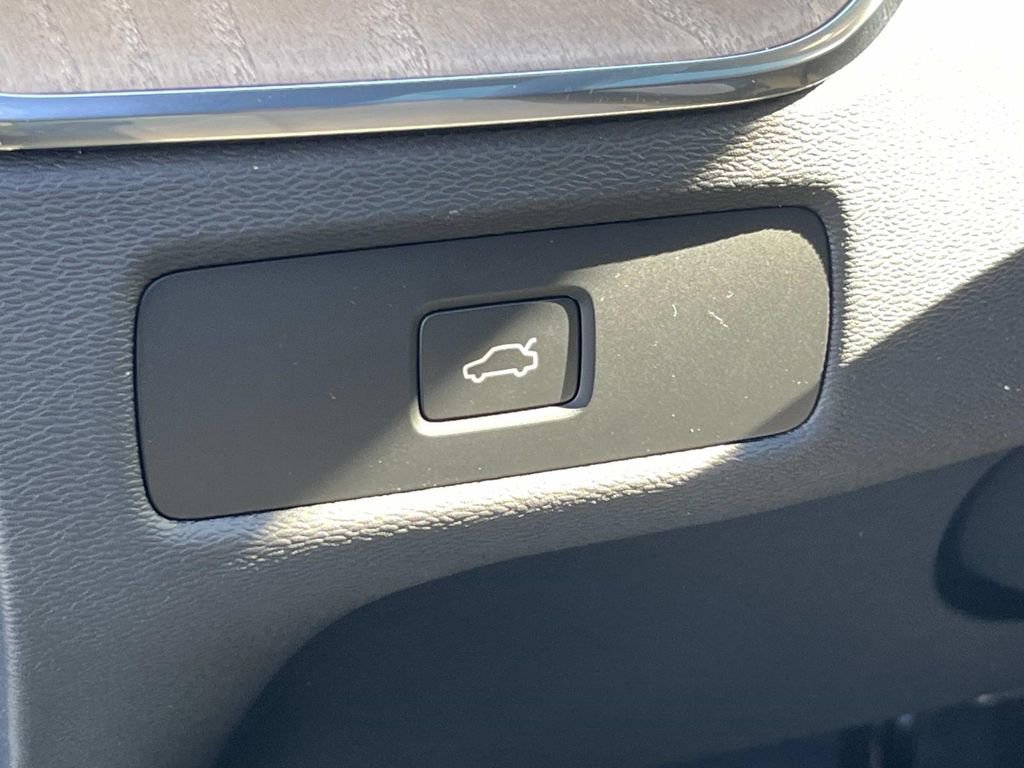 New 2026 Volvo XC60 B5 Plus w/ Climate Package image 23