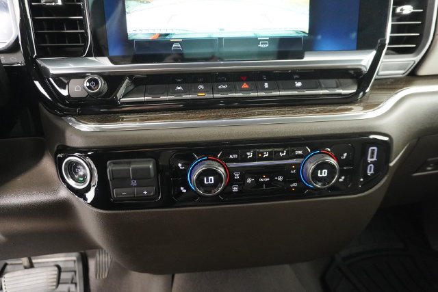 Used 2025 Chevrolet Silverado 1500 LT AWD/4WD image 30