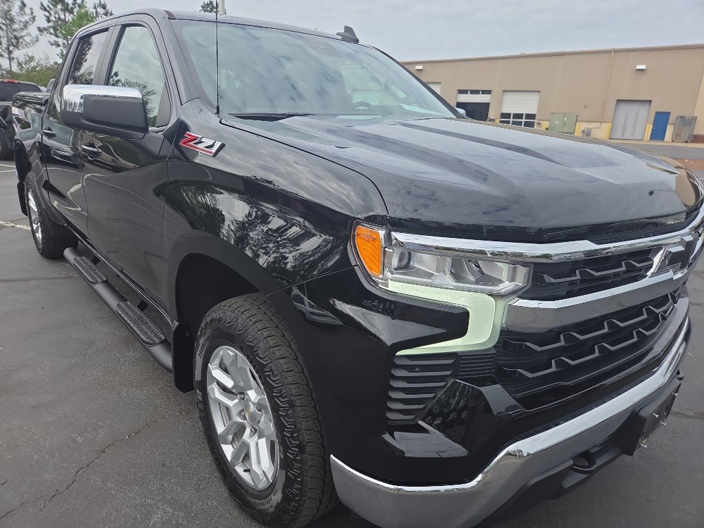 Used 2023 Chevrolet Silverado 1500 LT w/ Z71 Off-Road Package image 8