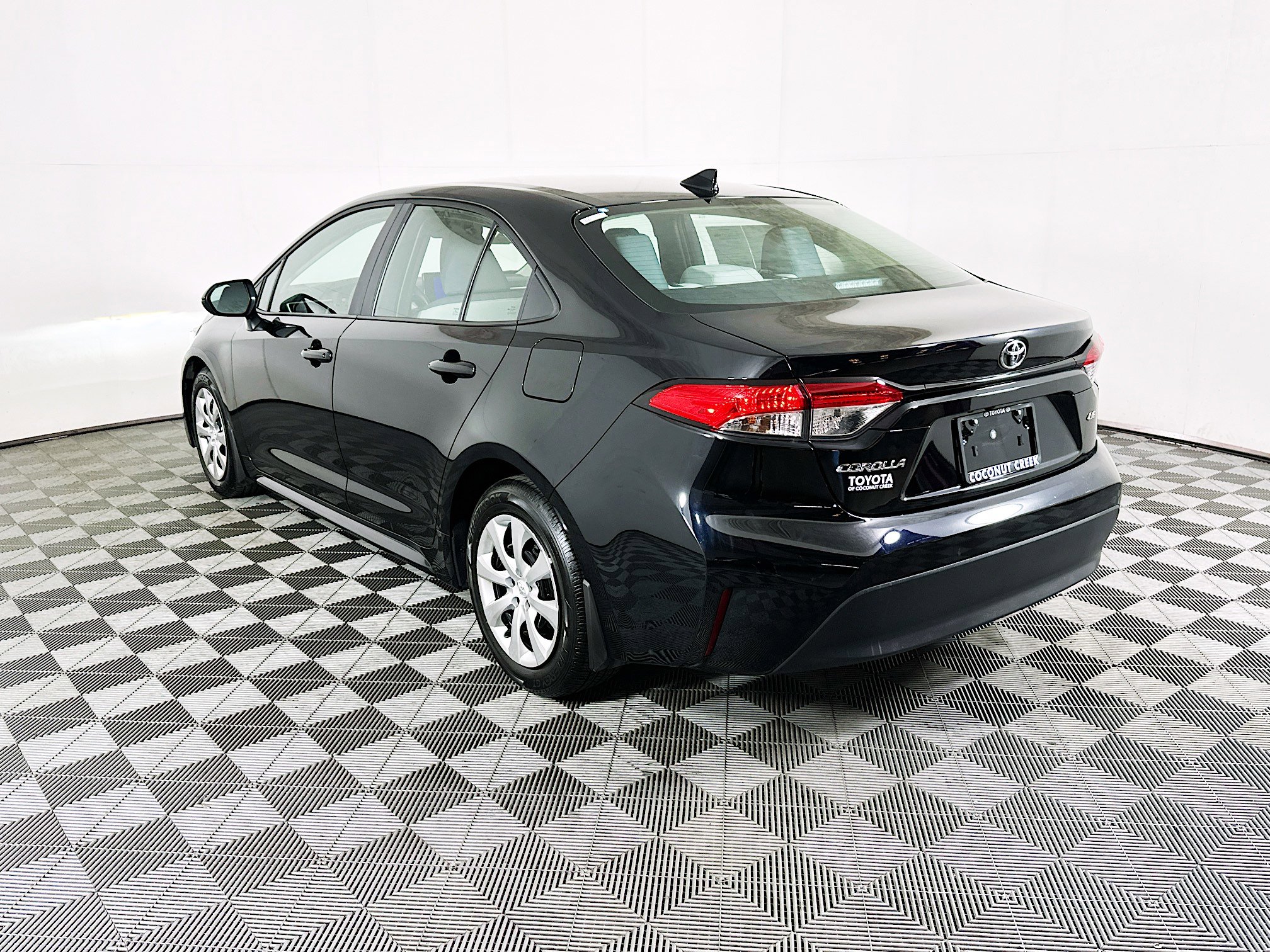 Used 2025 Toyota Corolla LE image 5