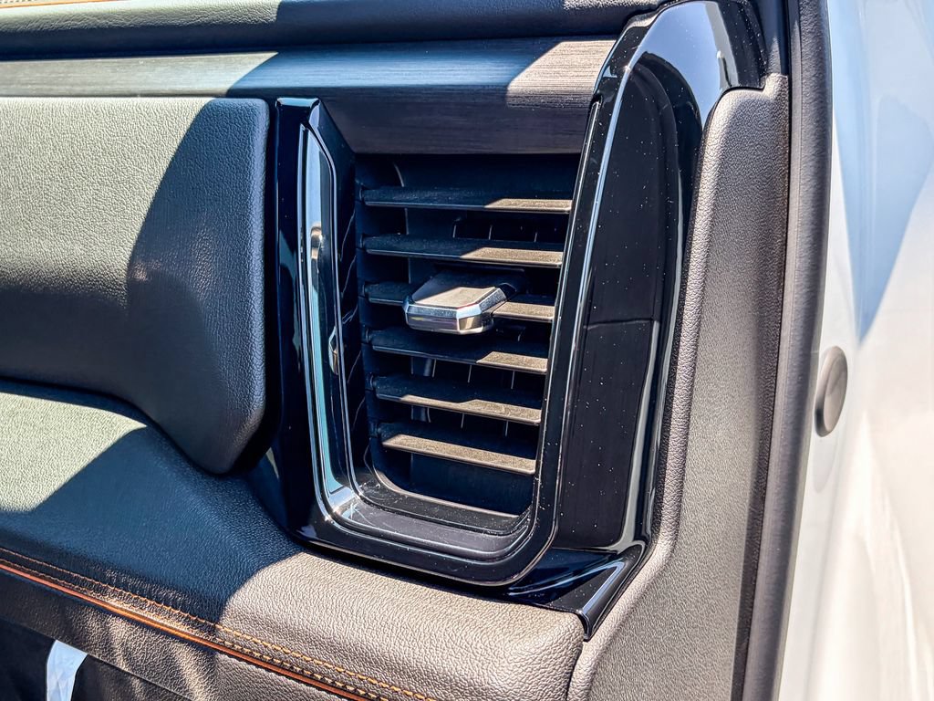 Certified 2025 GMC Sierra 2500 AT4 w/ AT4 Premium Plus Package AWD/4WD image 44