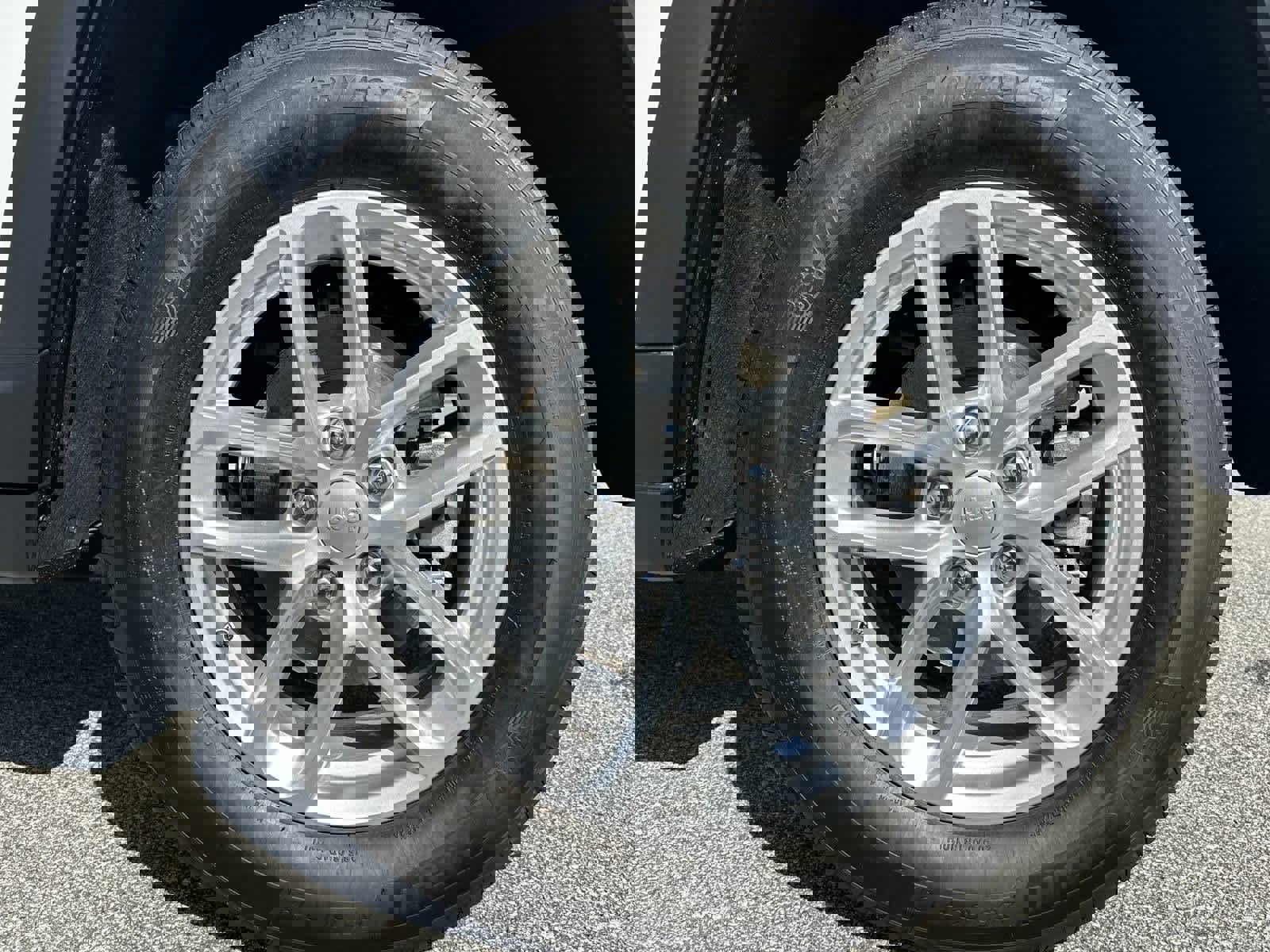 New 2025 Jeep Grand Cherokee Laredo X w/ Trailer Tow Package image 20