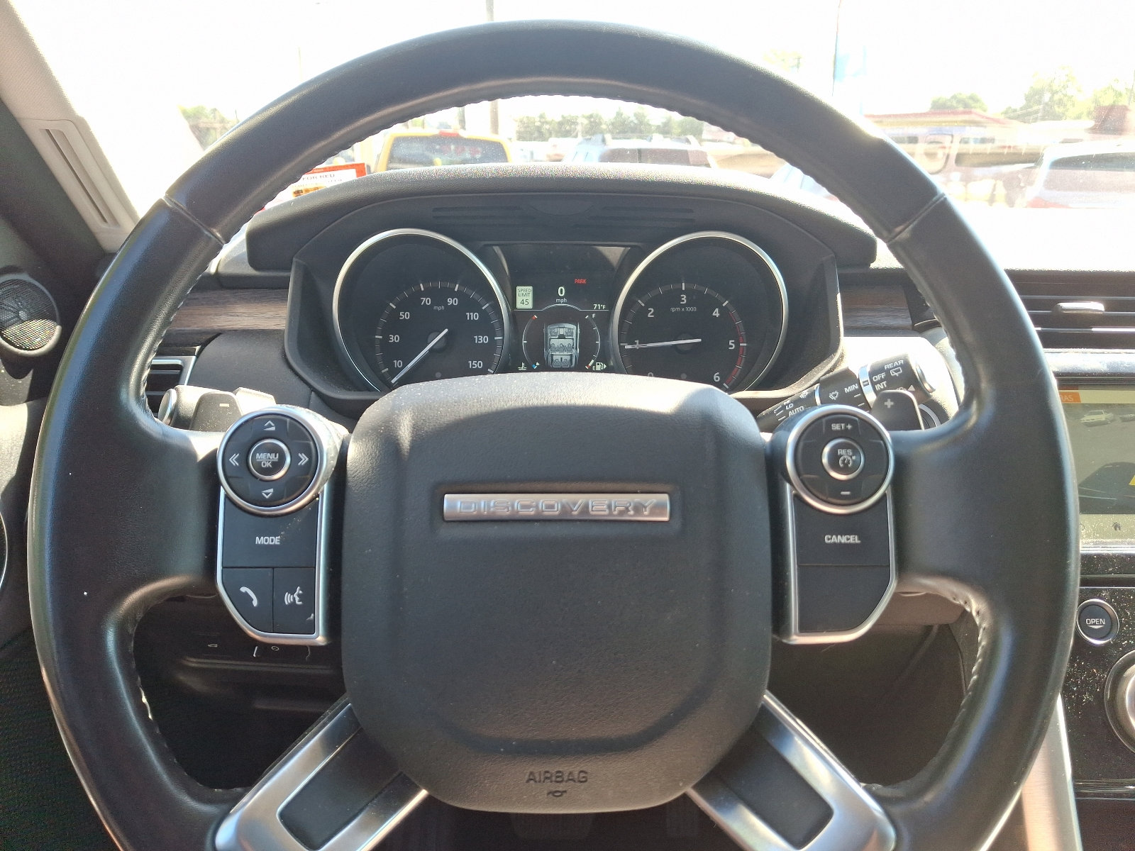 Used 2017 Land Rover Discovery HSE image 21