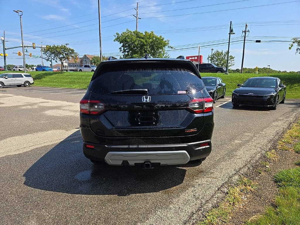 Used 2024 Honda Pilot TrailSport image 4