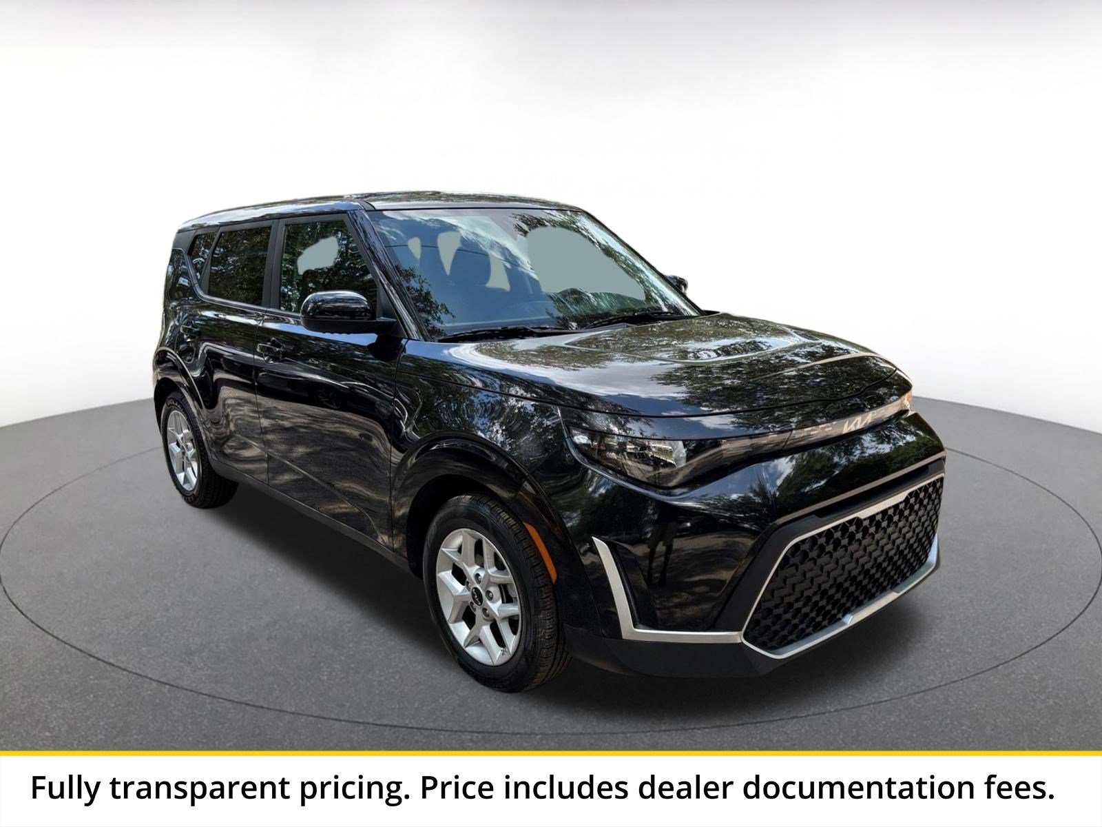 Used 2025 Kia Soul LX w/ LX Technology Package FWD image 1