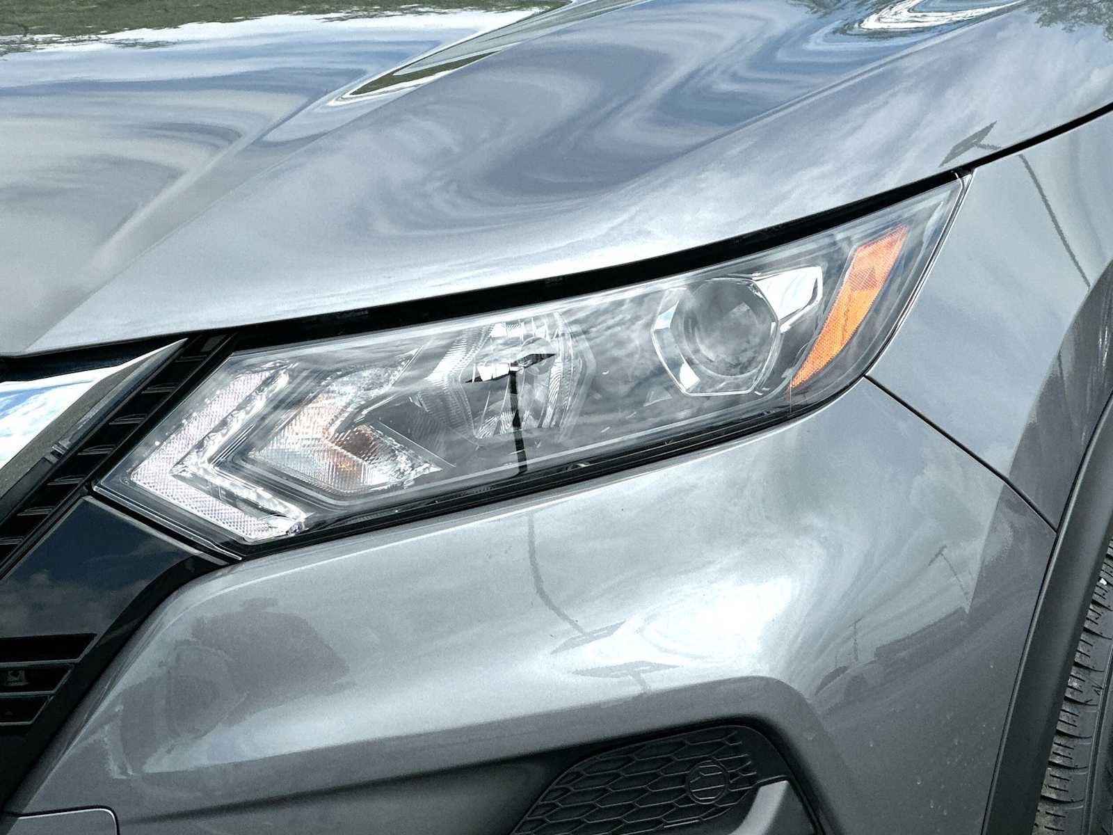 Used 2022 Nissan Rogue Sport SV w/ Technology Package image 16