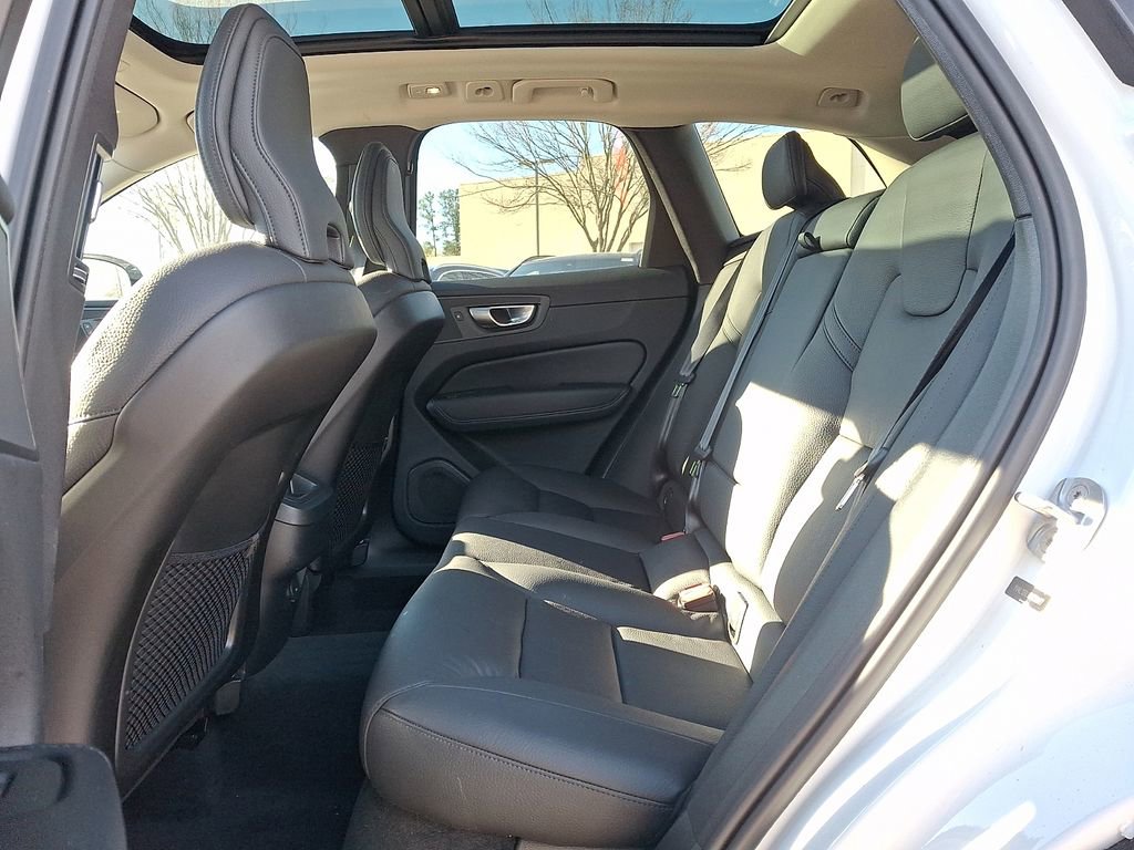 Used 2024 Volvo XC60 B5 Plus w/ Protection Package Premier AWD/4WD image 10