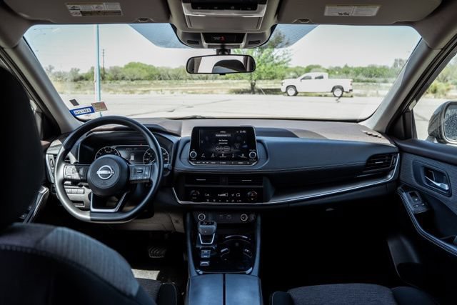 Used 2023 Nissan Rogue SV FWD image 12