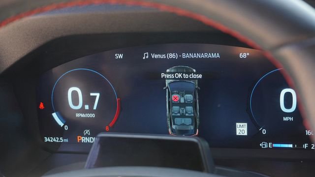 Used 2025 Ford Explorer ST-Line image 32