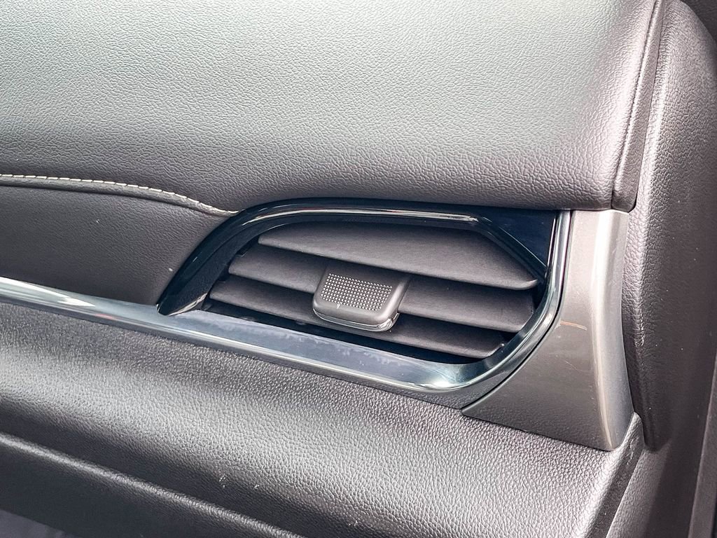 Used 2022 Chevrolet Traverse LT w/ LPO, Floor Liner Package image 38