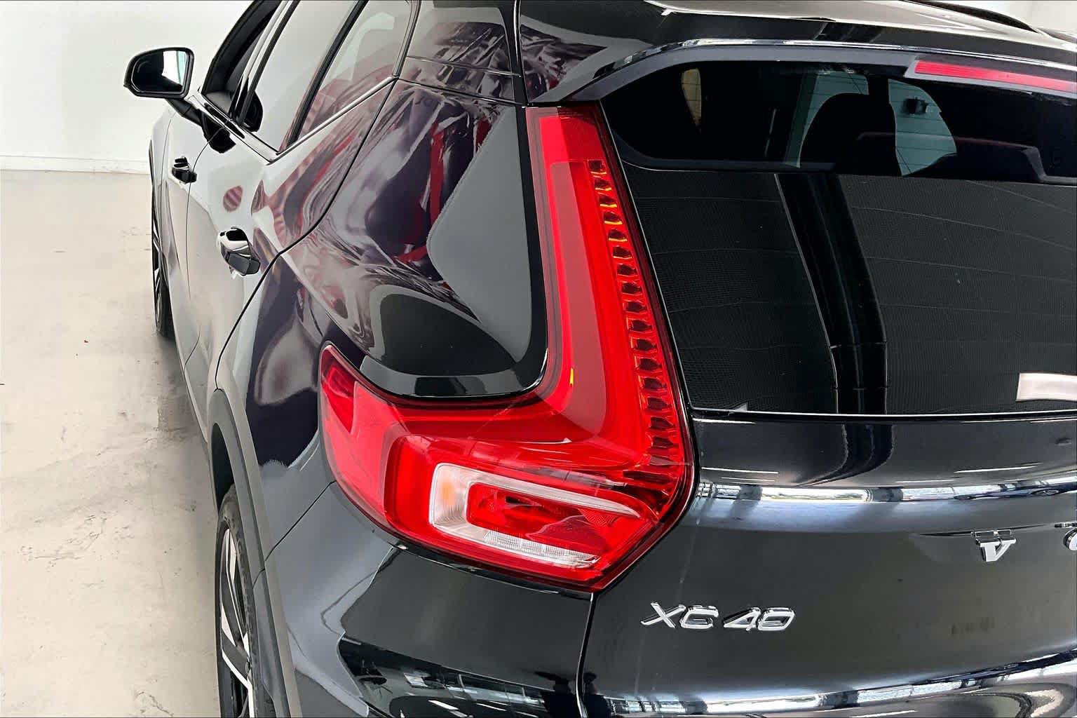 Used 2025 Volvo XC40 B5 Plus AWD/4WD image 29