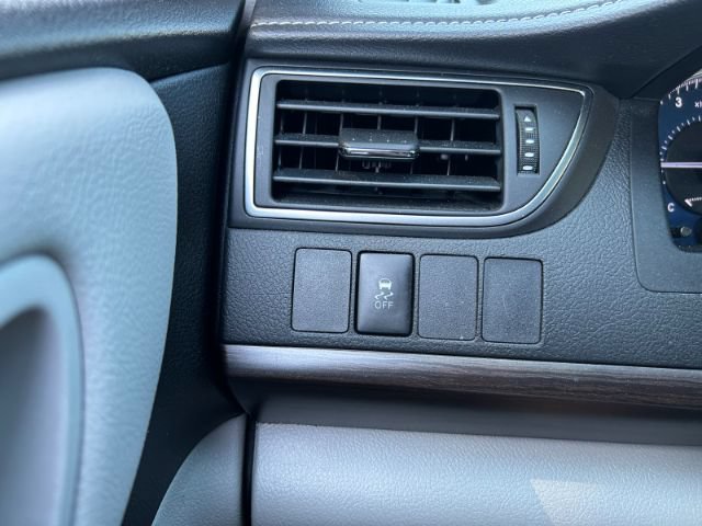 Used 2016 Toyota Camry LE FWD image 18