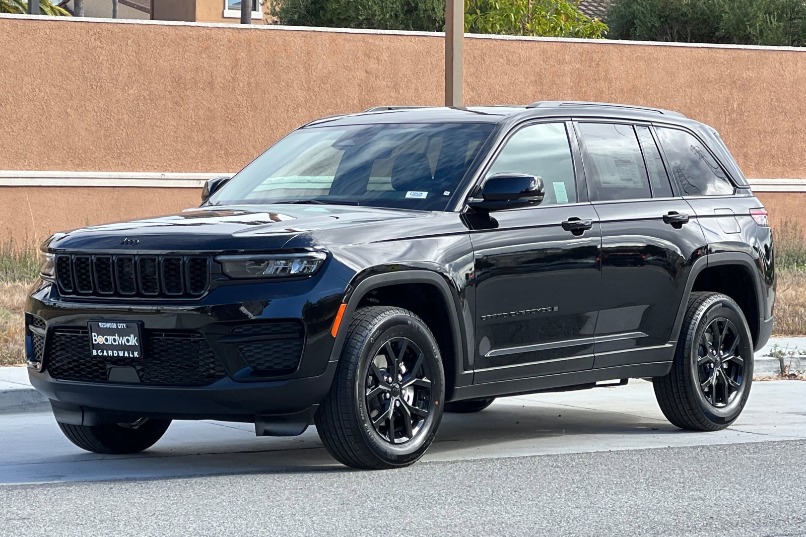 New 2025 Jeep Grand Cherokee Altitude image 8