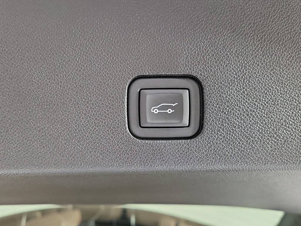 Certified 2023 Cadillac XT6 Premium Luxury w/ Platinum Package FWD image 9