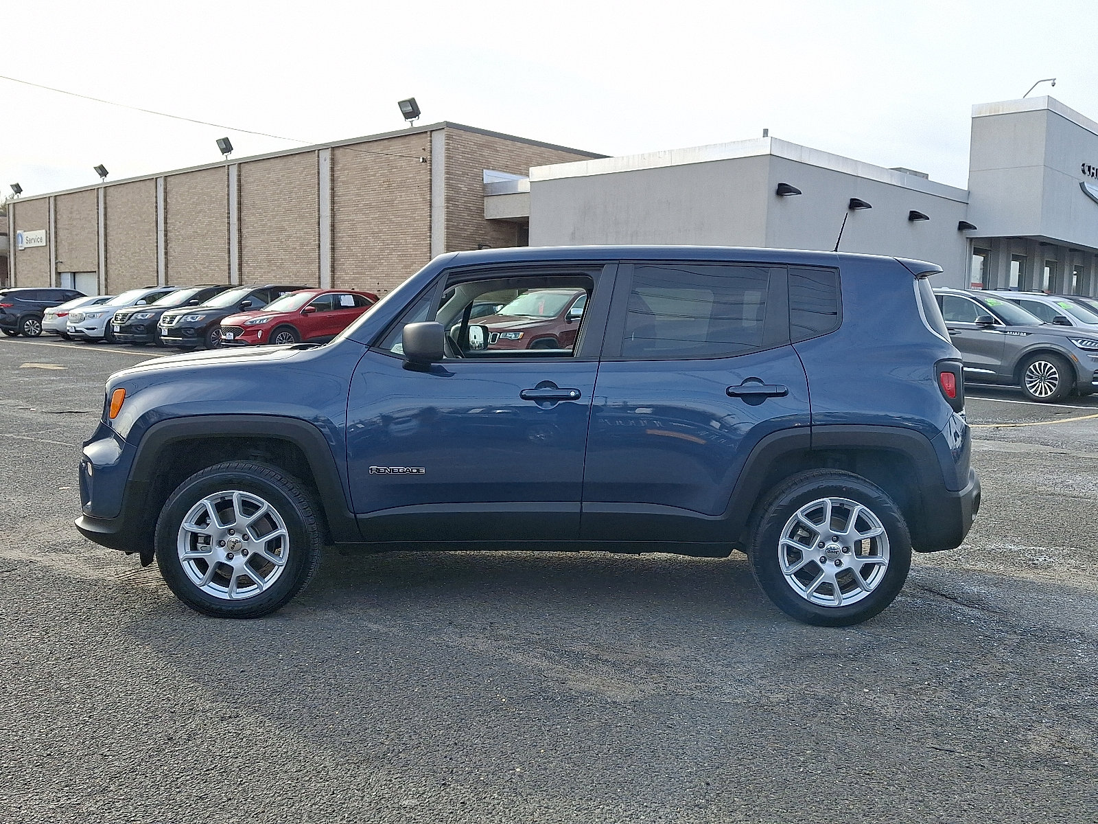 Used 2023 Jeep Renegade Latitude image 4