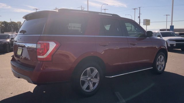 Used 2018 Ford Expedition XLT w/ Equipment Group 202A AWD/4WD image 9