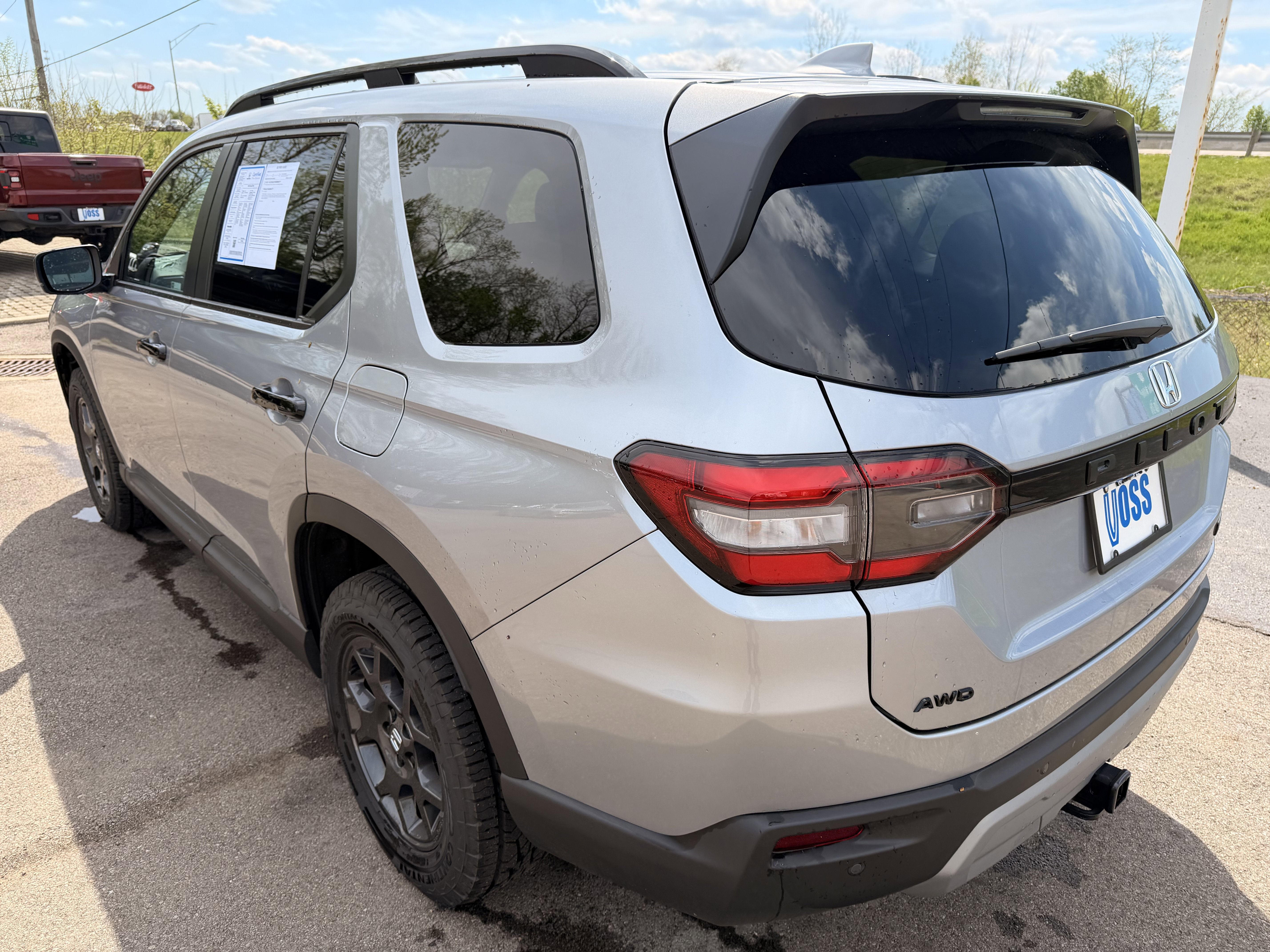 Used 2025 Honda Pilot TrailSport image 5