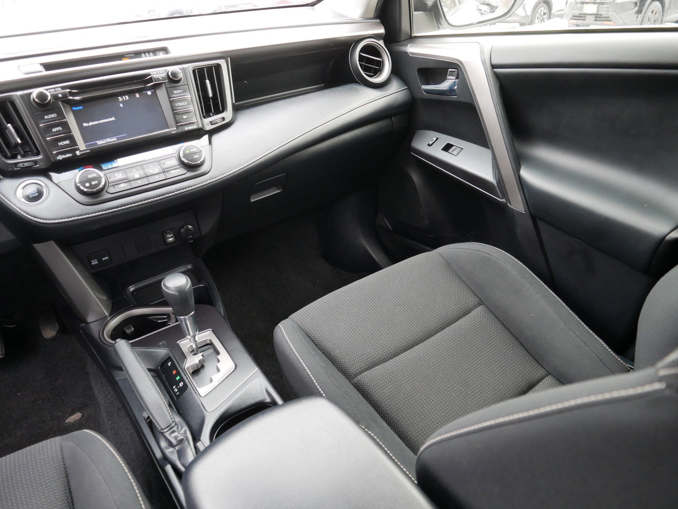 Used 2018 Toyota RAV4 XLE image 11