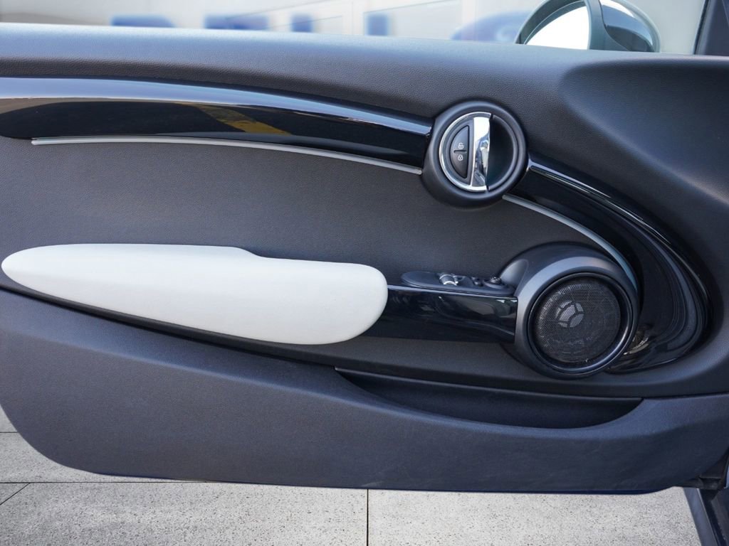 Used 2015 MINI Cooper S image 28