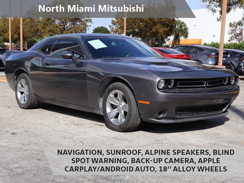 Used 2019 Dodge Challenger SXT RWD image 1
