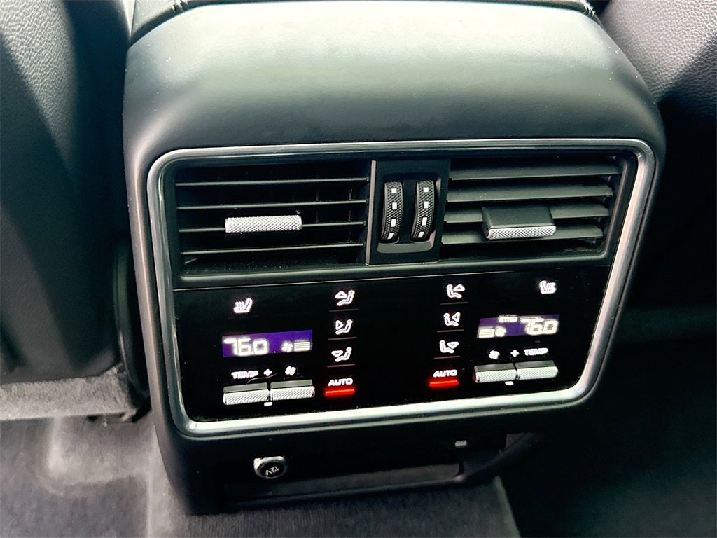 Used 2019 Porsche Cayenne Turbo w/ Premium Plus Package image 28