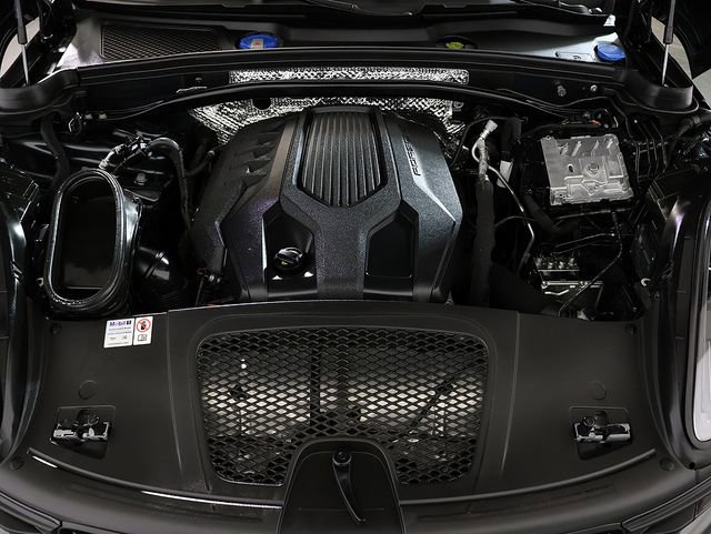 Used 2024 Porsche Macan AWD/4WD image 37