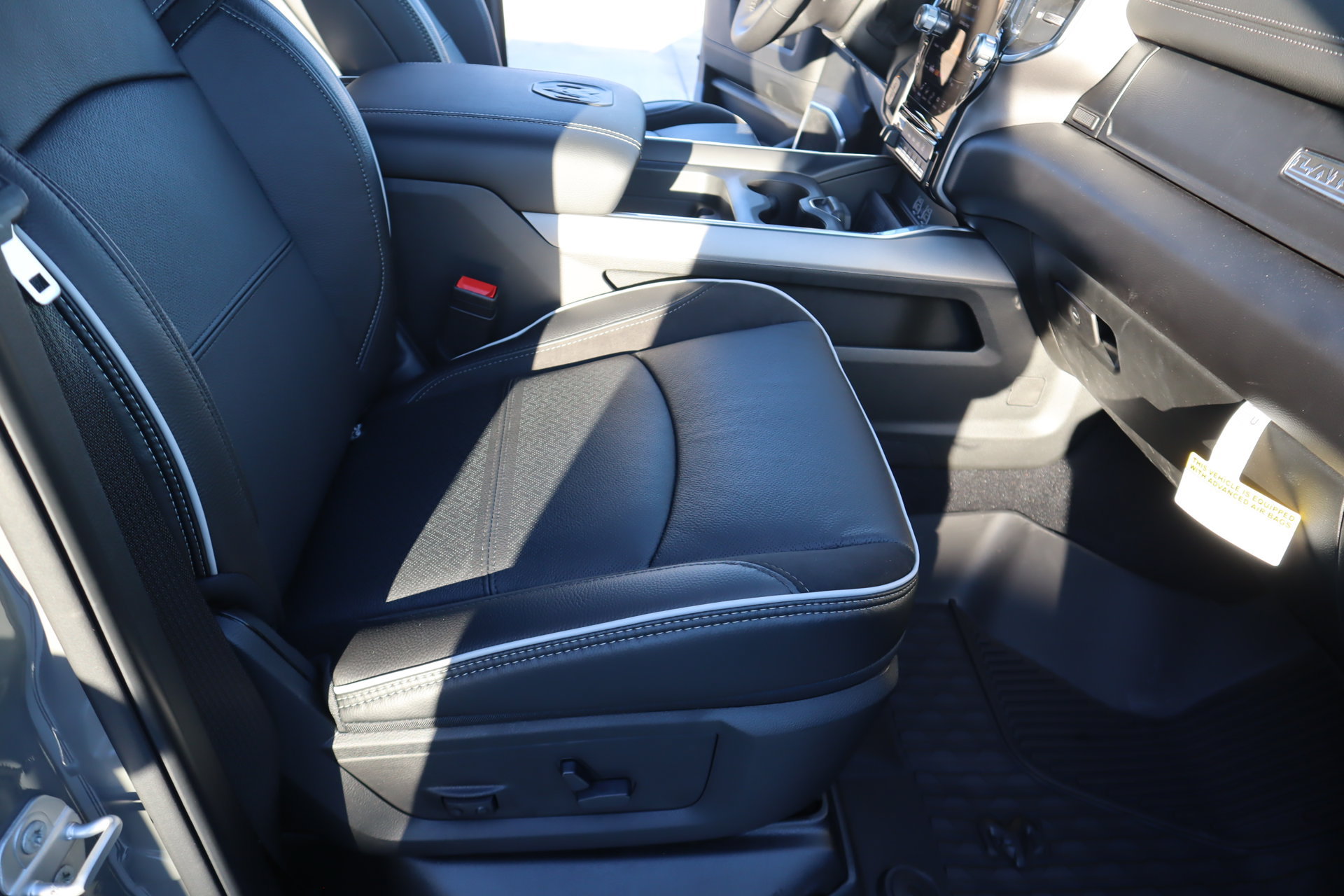 New 2027 RAM 3500 Laramie AWD/4WD image 14