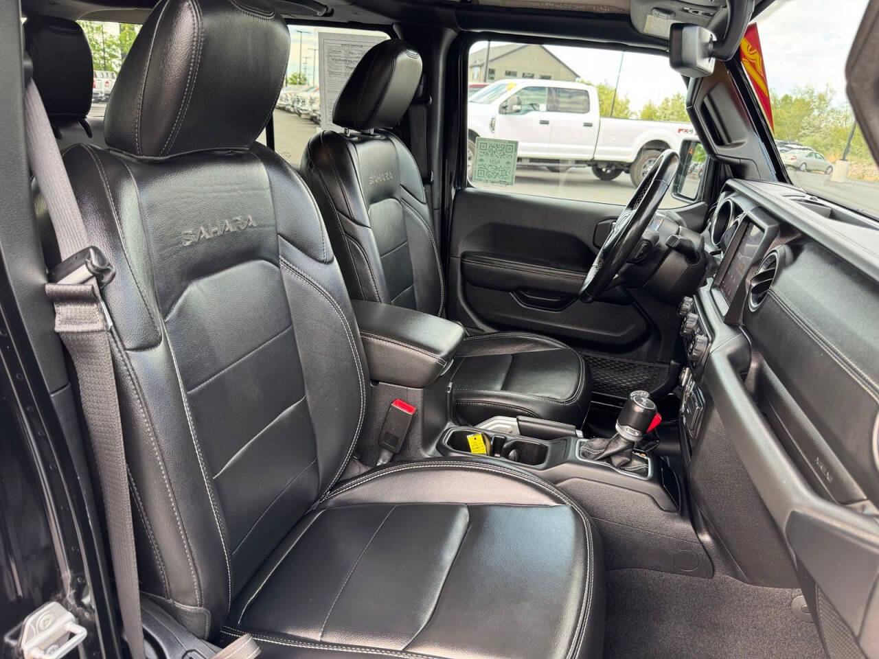 Used 2021 Jeep Wrangler Unlimited Sahara w/ Uconnect 4C Nav & Sound Group AWD/4WD image 32