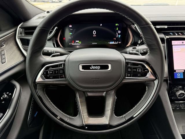 Used 2022 Jeep Grand Cherokee Overland w/ Advanced Protech Group III image 16