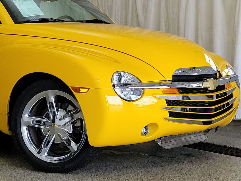 Used 2004 Chevrolet SSR w/ Preferred Equipment Group image 6
