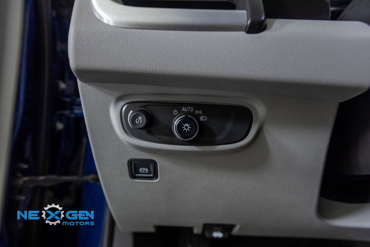 Used 2022 GMC Terrain SLE w/ Driver Convenience Package image 13