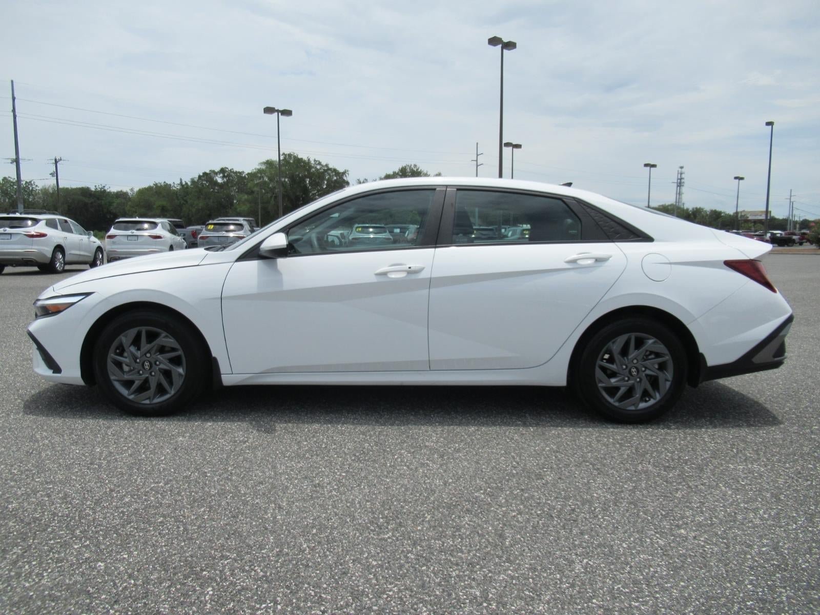 Used 2024 Hyundai Elantra SEL FWD image 4