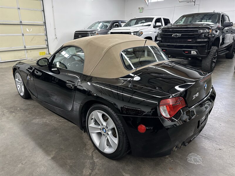 Used 2006 BMW Z4 3.0i RWD image 5