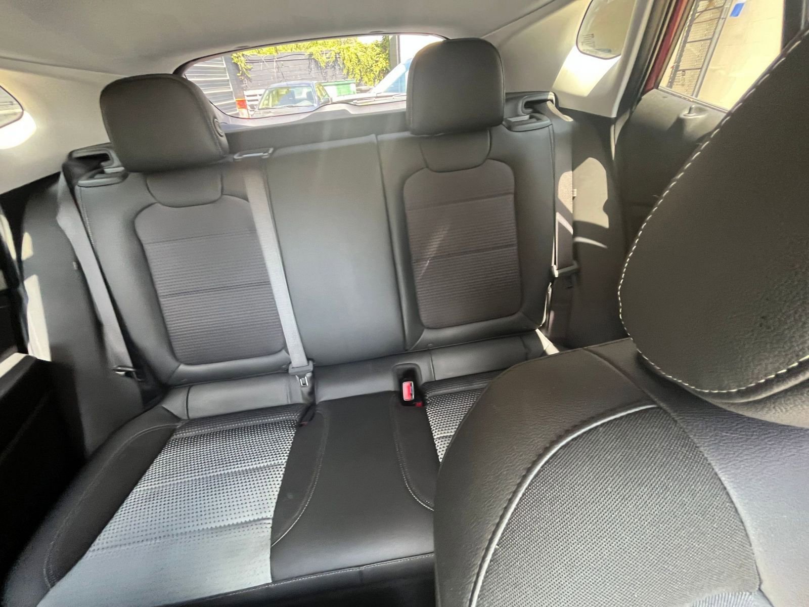 Used 2025 Chevrolet Trax LT FWD image 32