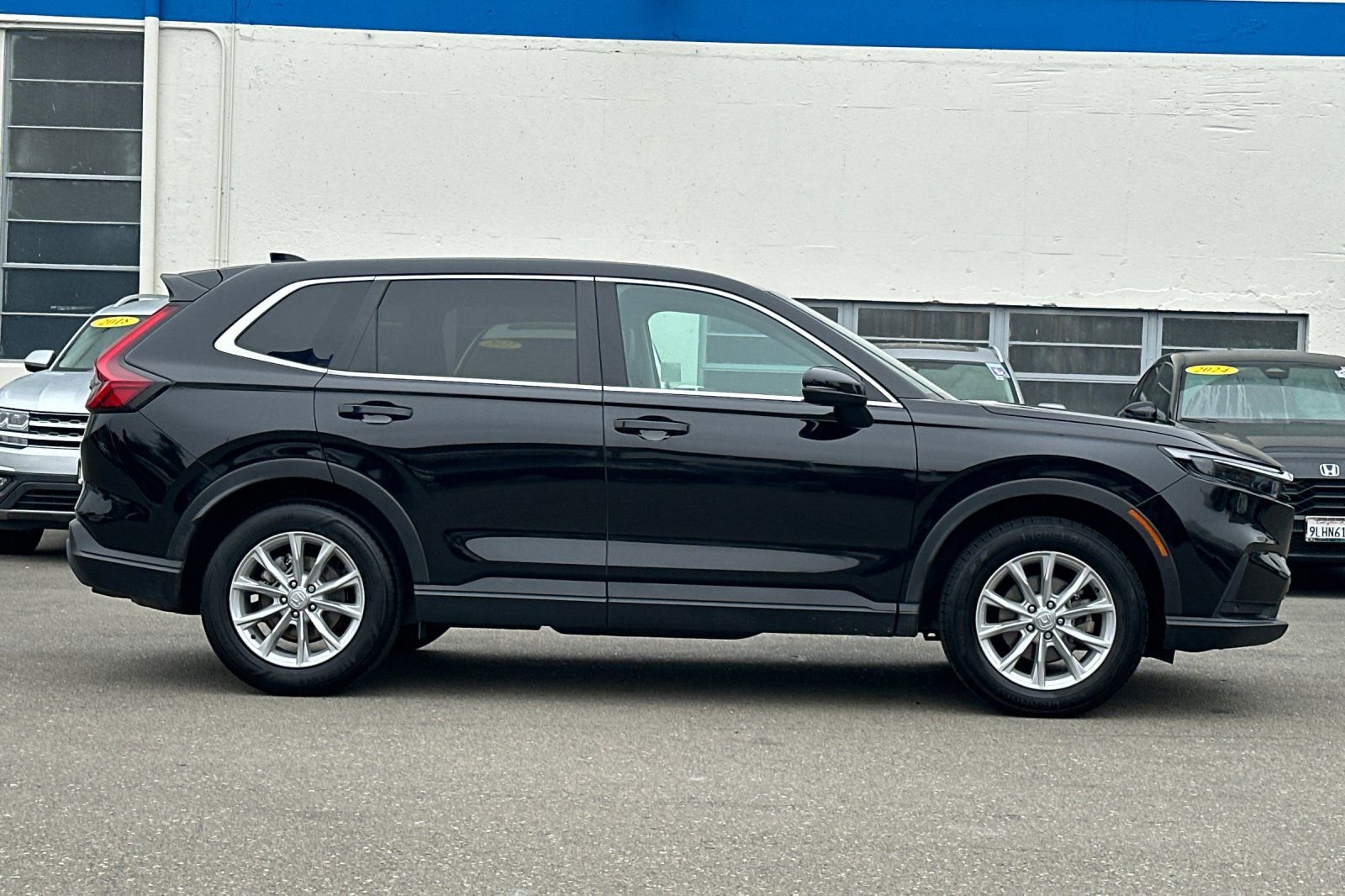 Used 2023 Honda CR-V EX-L image 3