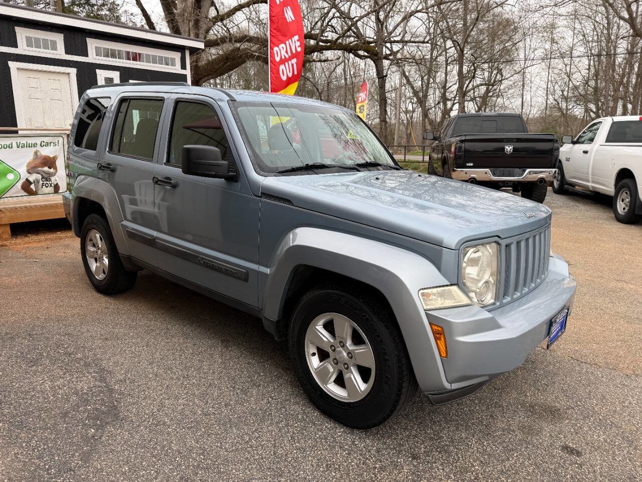 Used 2012 Jeep Liberty Sport image 3