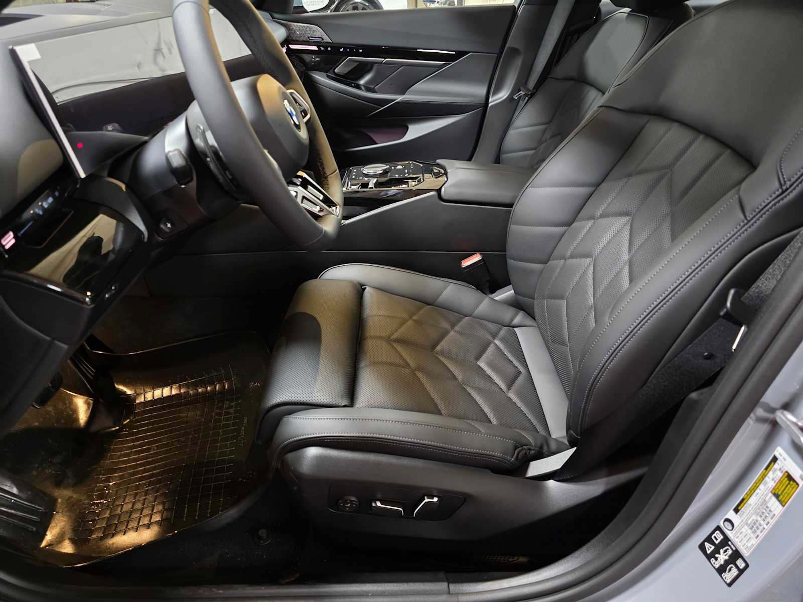 New 2026 BMW 530i xDrive w/ M Sport Package image 23