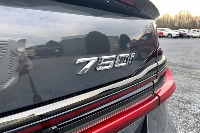 Used 2020 BMW 750i xDrive w/ Executive Package AWD/4WD image 24