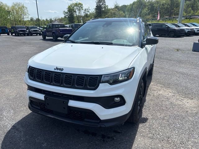 Used 2024 Jeep Compass Latitude w/ Convenience Group AWD/4WD image 1