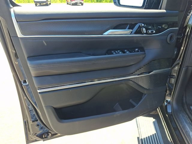 Used 2025 Jeep Grand Wagoneer Series II Obsidian w/ Quick Order Packagew 28T AWD/4WD image 12
