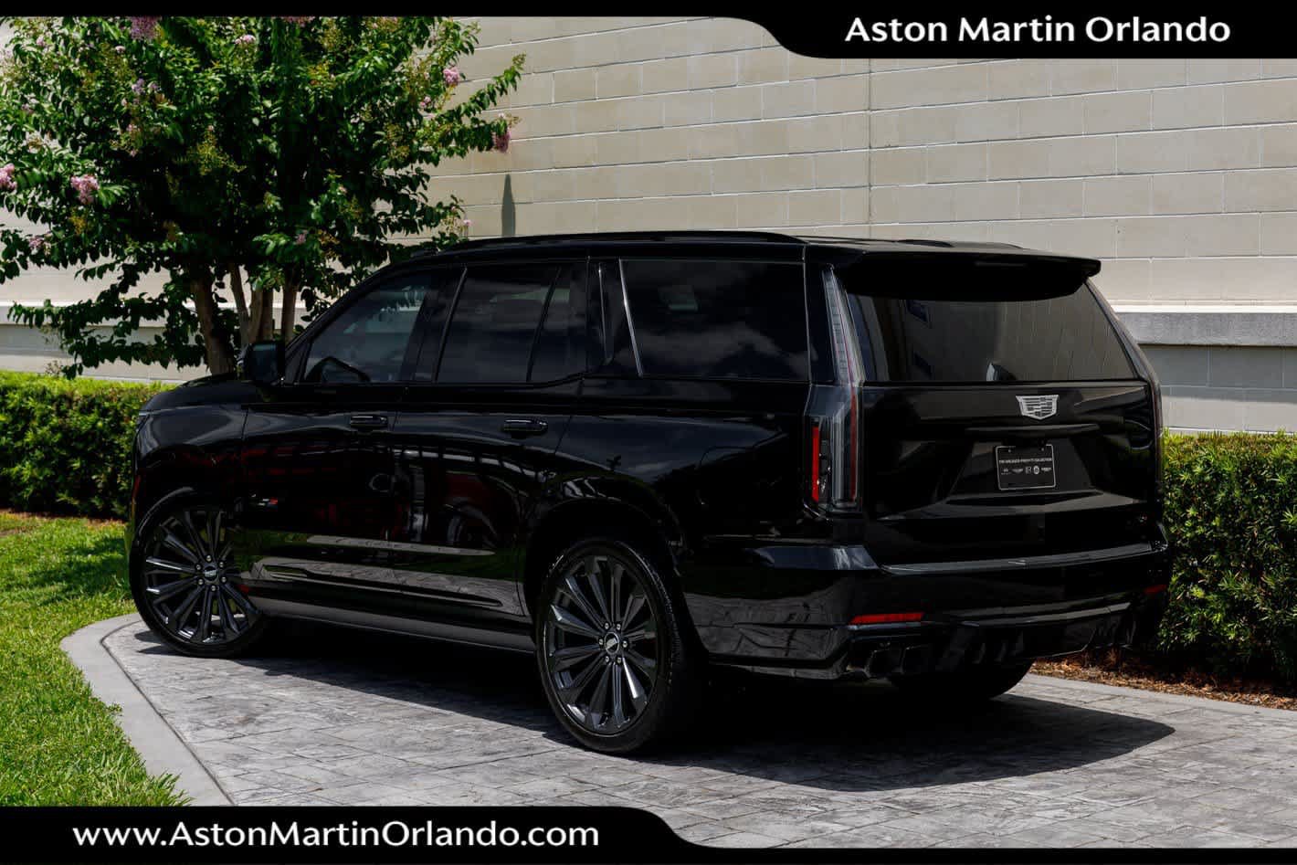 Used 2025 Cadillac Escalade V AWD/4WD image 2