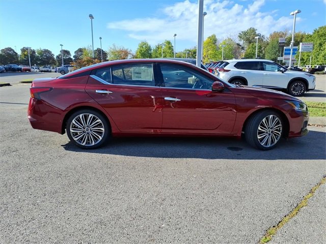 New 2025 Nissan Altima 2.5 SL image 2