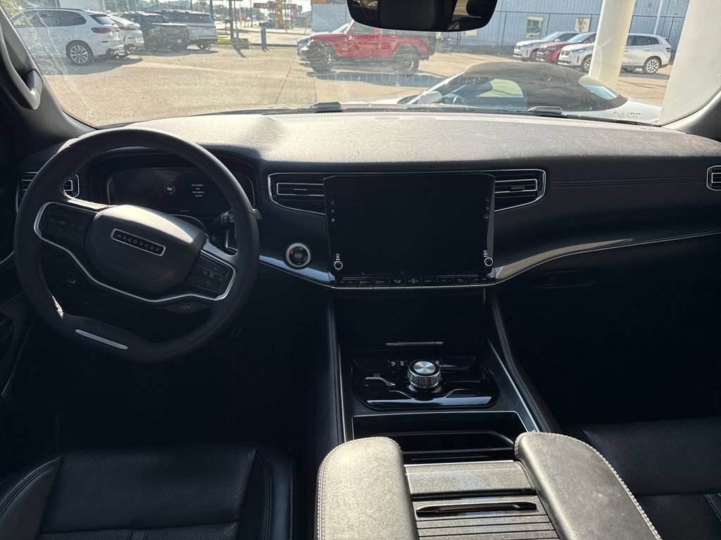 Used 2023 Jeep Wagoneer 4WD w/ Premium Group I image 11