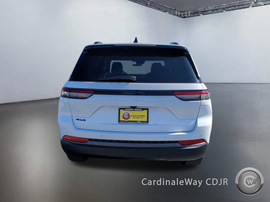 New 2026 Jeep Grand Cherokee Altitude image 4