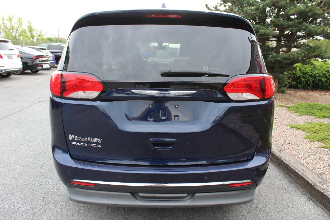 Used 2019 Chrysler Pacifica Touring-L FWD image 8