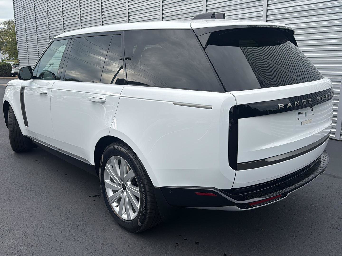New 2027 Land Rover Range Rover Long Wheelbase SE AWD/4WD image 3